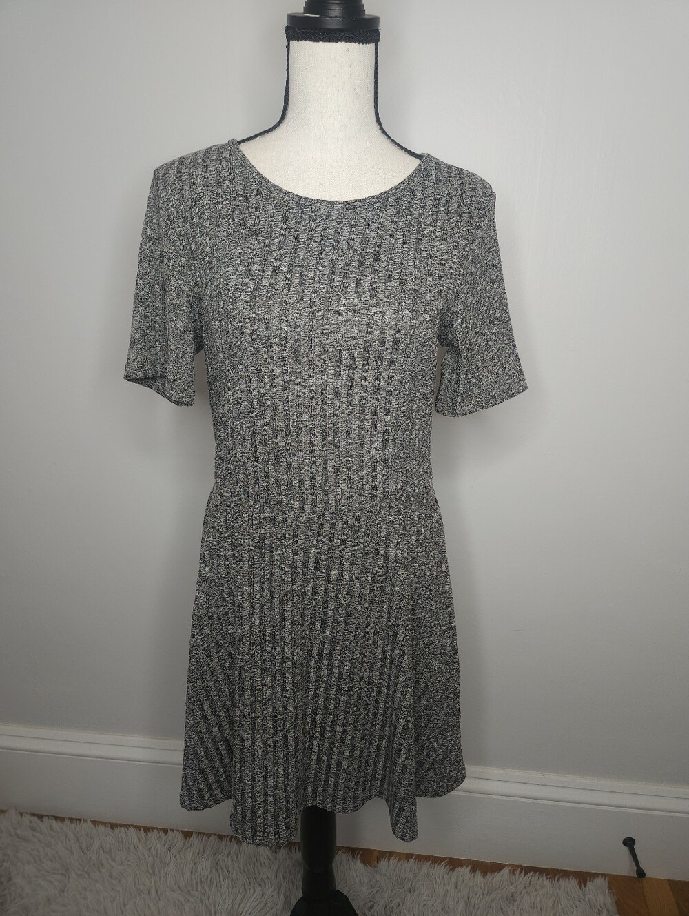 H&M Divided Classic Crewneck Short-Sleeve Gray Dress